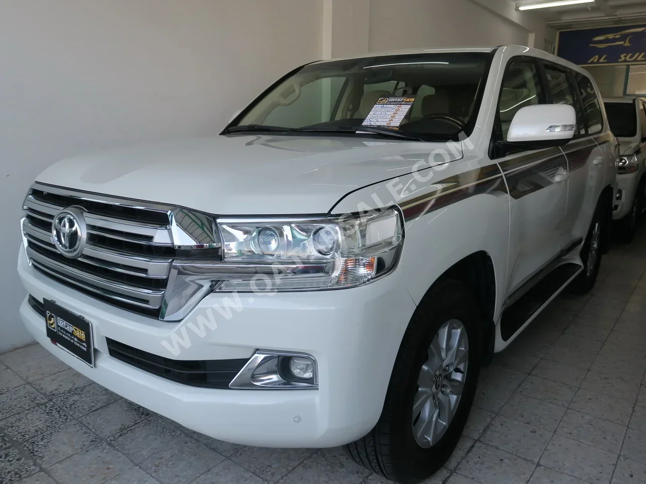 Toyota  Land Cruiser  GXR  2016  Automatic  206,000 Km  8 Cylinder  Four Wheel Drive (4WD)  SUV  White