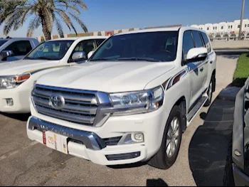 Toyota  Land Cruiser  GXR  2017  Automatic  399,000 Km  8 Cylinder  Four Wheel Drive (4WD)  SUV  White