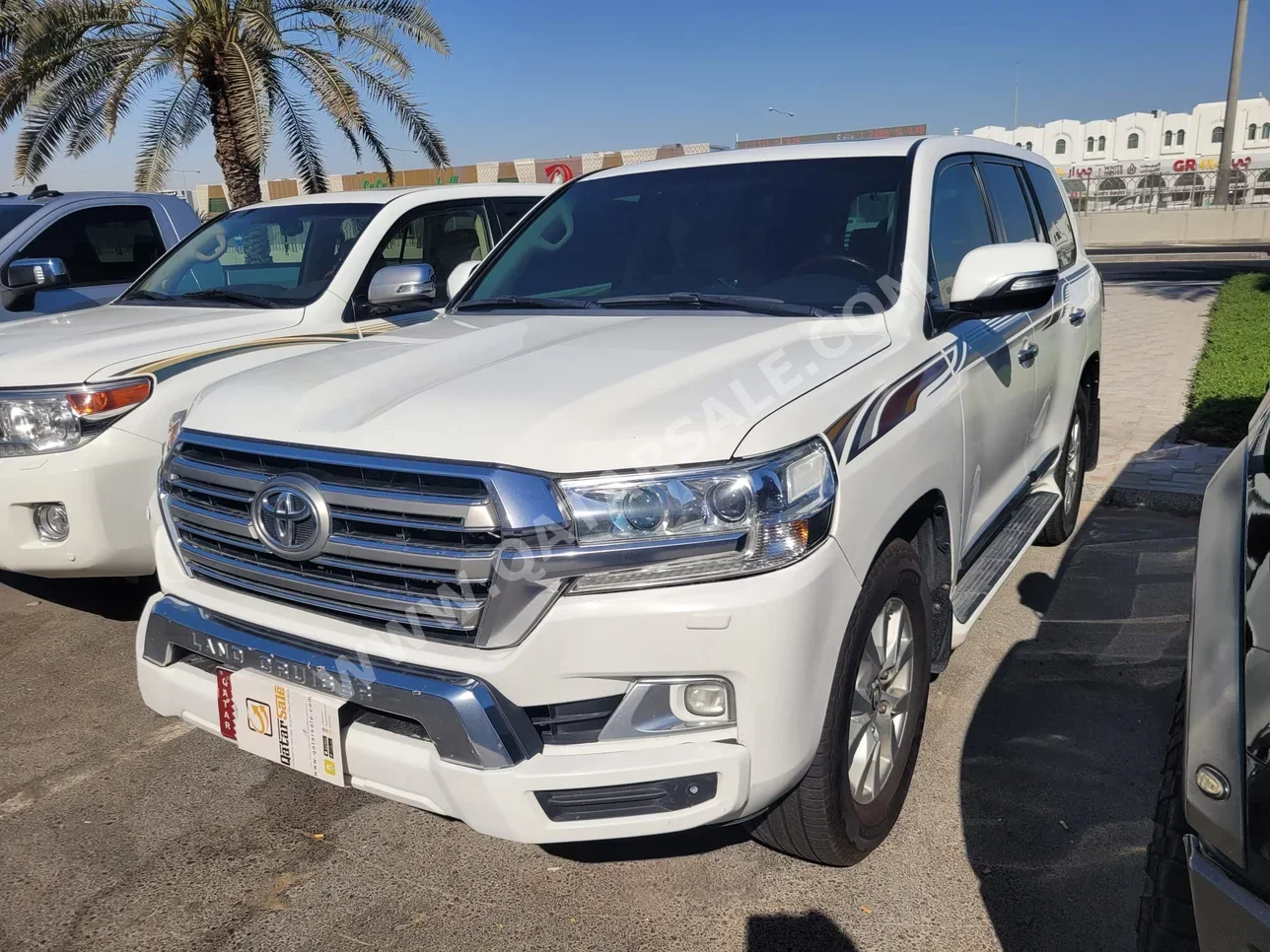 Toyota  Land Cruiser  GXR  2017  Automatic  399,000 Km  8 Cylinder  Four Wheel Drive (4WD)  SUV  White