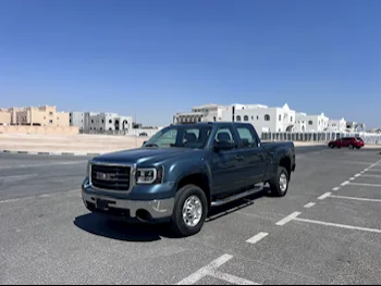 GMC  Sierra  2500 HD  2010  Automatic  154,000 Km  8 Cylinder  Four Wheel Drive (4WD)  Pick Up  Gray