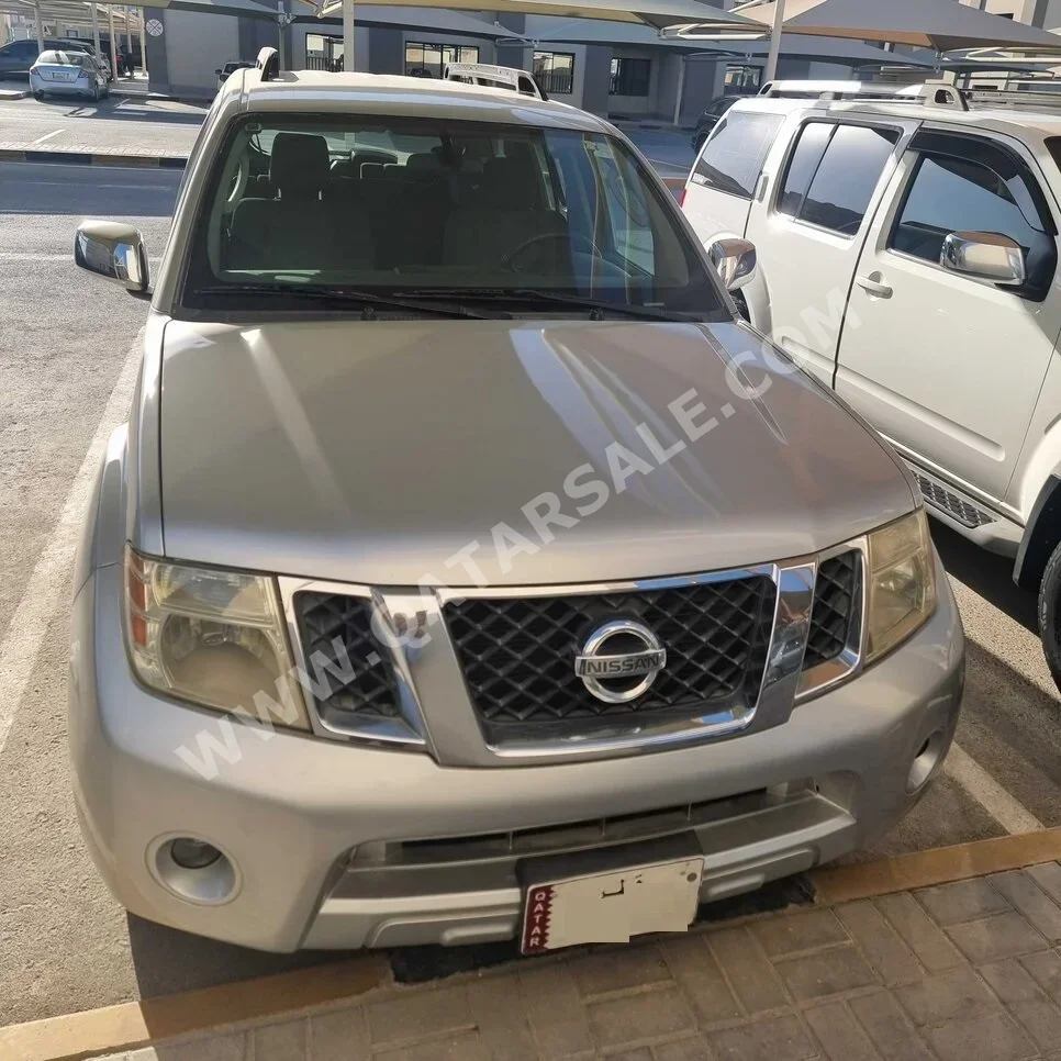 Nissan  Pathfinder  2010  Automatic  132,000 Km  6 Cylinder  SUV  Silver