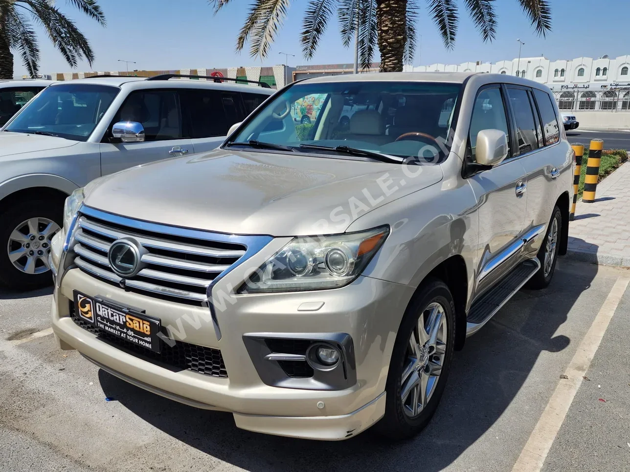 Lexus  LX  570  2013  Automatic  237,000 Km  8 Cylinder  Four Wheel Drive (4WD)  SUV  Gold