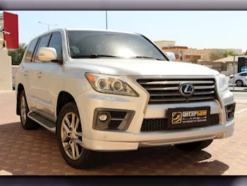 Lexus  LX  570  2014  Automatic  194,000 Km  8 Cylinder  Four Wheel Drive (4WD)  SUV  Silver