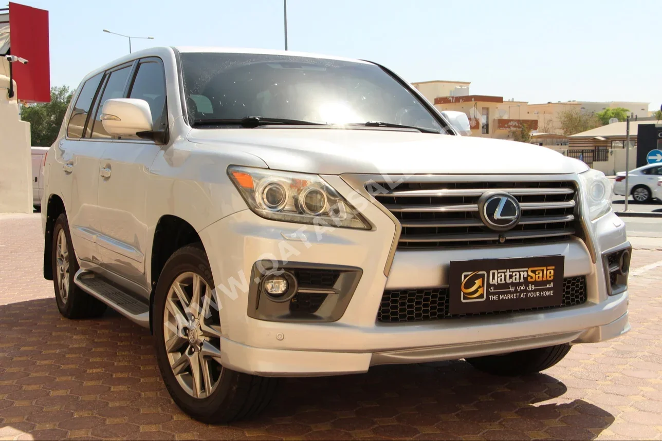 Lexus  LX  570  2014  Automatic  194,000 Km  8 Cylinder  Four Wheel Drive (4WD)  SUV  Silver