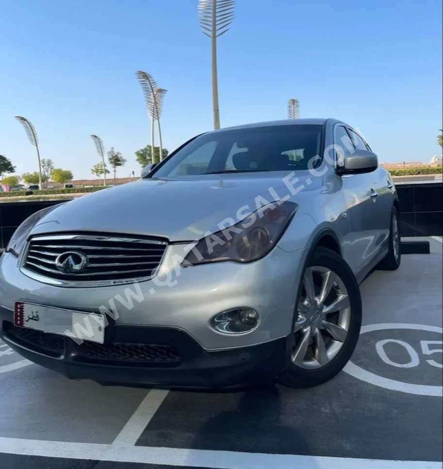 Infiniti  EX  35  2009  Automatic  122,000 Km  6 Cylinder  All Wheel Drive (AWD)  SUV  Silver