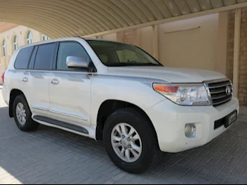 Toyota  Land Cruiser  GXR  2014  Automatic  320,000 Km  8 Cylinder  Four Wheel Drive (4WD)  SUV  White