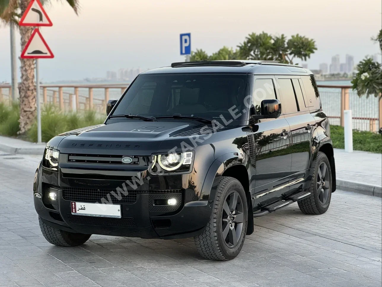 Land Rover  Defender  110 HSE  2022  Automatic  43,000 Km  6 Cylinder  Four Wheel Drive (4WD)  SUV  Black  With Warranty