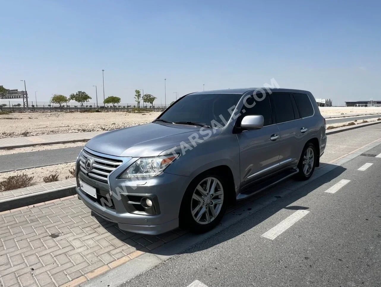 Lexus  LX  2011  Automatic  280,000 Km  8 Cylinder  Four Wheel Drive (4WD)  SUV  Dark Gray