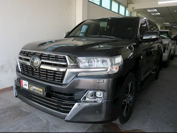 Toyota  Land Cruiser  VXR  2021  Automatic  170,000 Km  8 Cylinder  Four Wheel Drive (4WD)  SUV  Gray