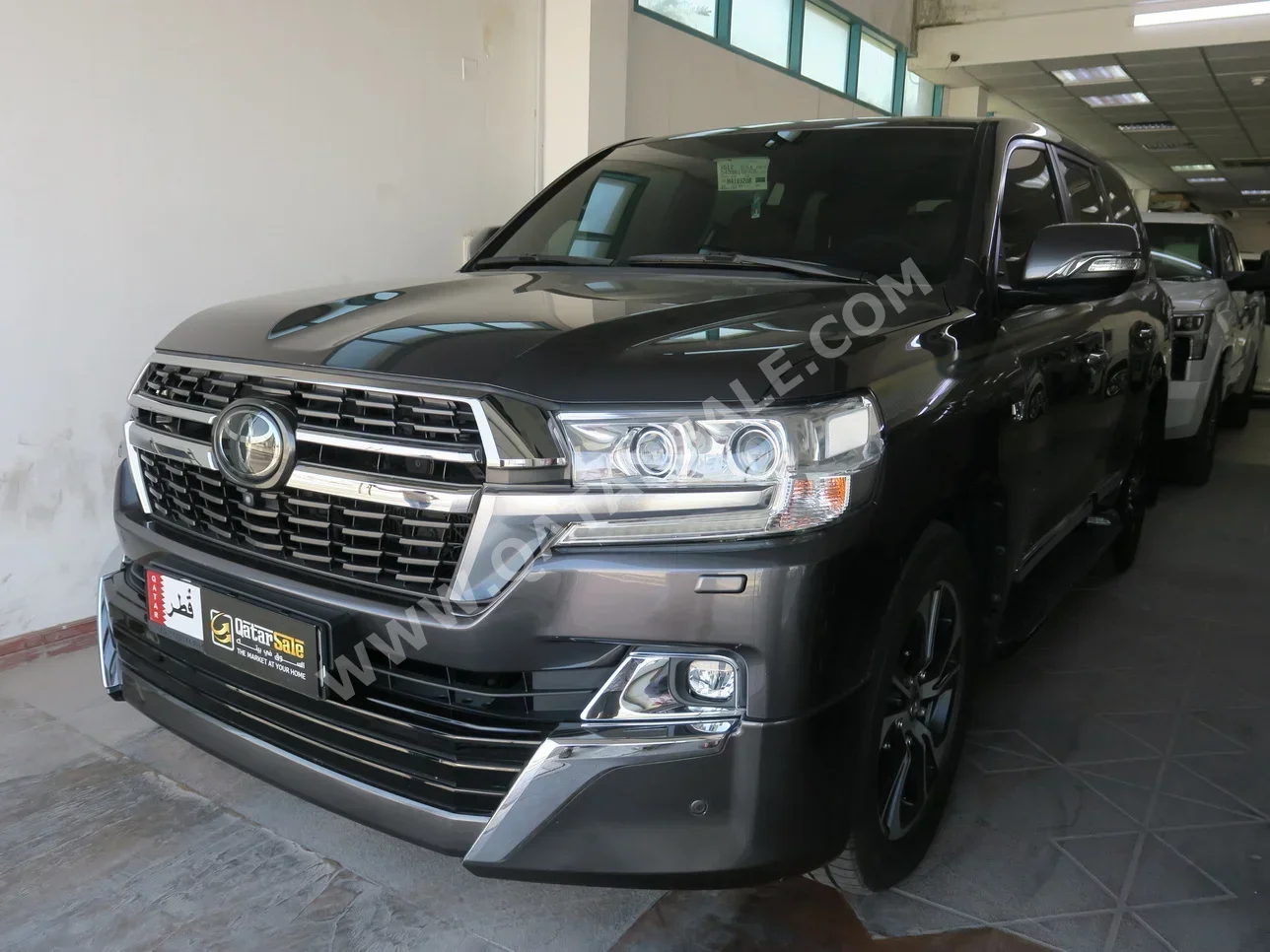 Toyota  Land Cruiser  VXR  2021  Automatic  170,000 Km  8 Cylinder  Four Wheel Drive (4WD)  SUV  Gray