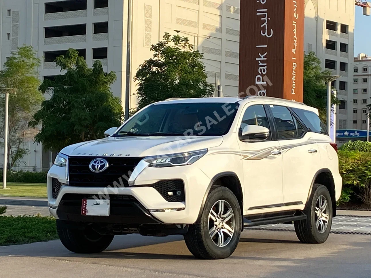 Toyota  Fortuner  SR5  2021  Automatic  267,000 Km  6 Cylinder  Four Wheel Drive (4WD)  SUV  White