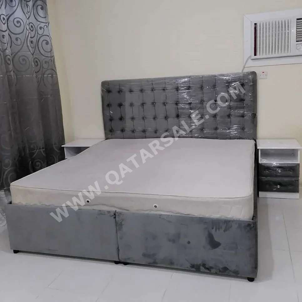 Beds - King  - Black  - Mattress Included  - With Bedside Table