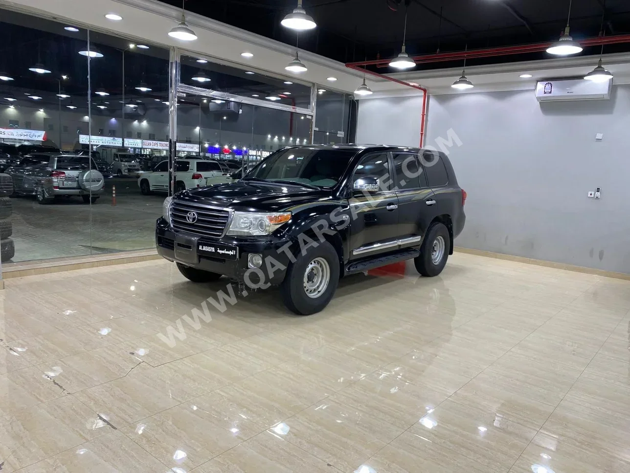 Toyota  Land Cruiser  GXR  2014  Automatic  328٬000 Km  8 Cylinder  Four Wheel Drive (4WD)  SUV  Black