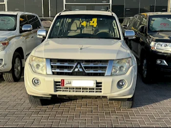 Mitsubishi  Pajero  GLS  2014  Automatic  180,000 Km  6 Cylinder  Four Wheel Drive (4WD)  SUV  White