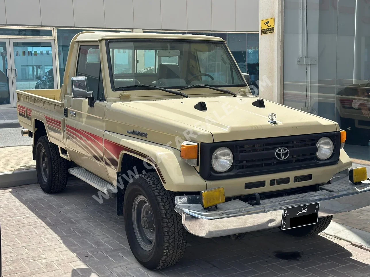 Toyota  Land Cruiser  LX  1998  Manual  92,000 Km  6 Cylinder  Four Wheel Drive (4WD)  Pick Up  Beige