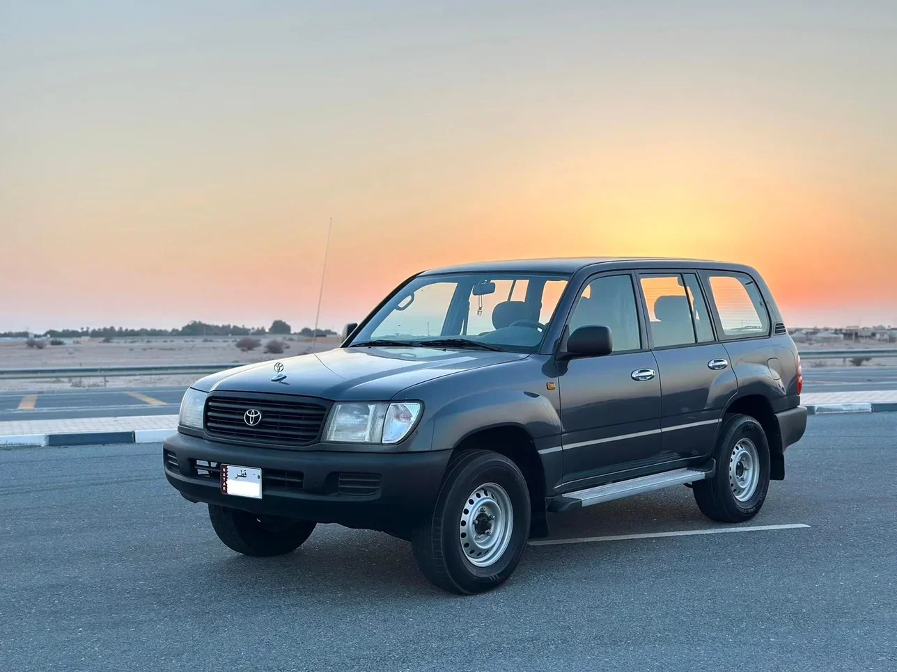 Toyota  Land Cruiser  G  2001  Automatic  135,000 Km  6 Cylinder  Four Wheel Drive (4WD)  SUV  Gray