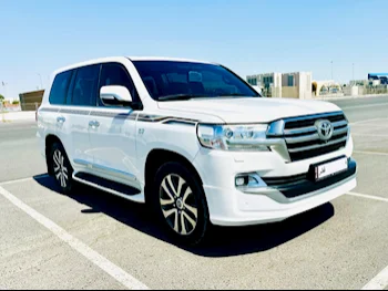 Toyota  Land Cruiser  VXS  2016  Automatic  213,000 Km  8 Cylinder  Four Wheel Drive (4WD)  SUV  White