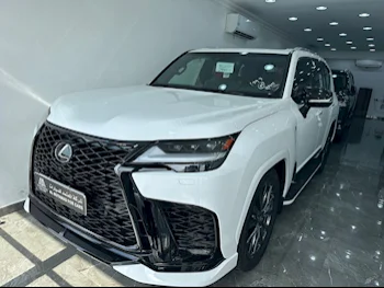 Lexus  LX  600 F Sport  2022  Automatic  39٬000 Km  6 Cylinder  Four Wheel Drive (4WD)  SUV  White  With Warranty