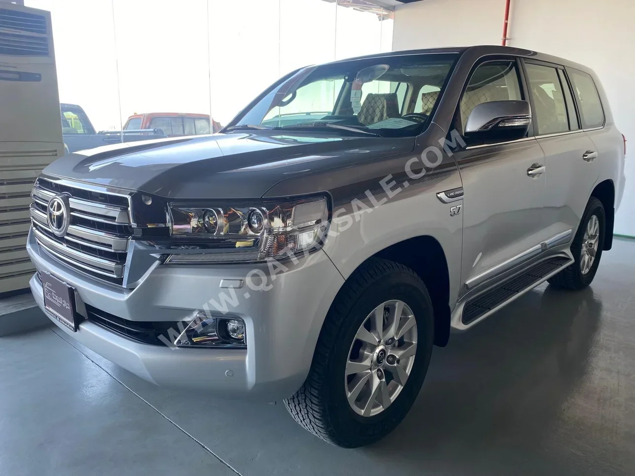 Toyota  Land Cruiser  VXR  2021  Automatic  1,300 Km  8 Cylinder  Four Wheel Drive (4WD)  SUV  Silver