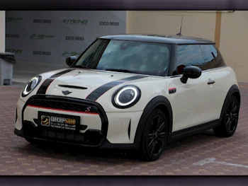 Mini  Cooper  S  2023  Automatic  9,000 Km  4 Cylinder  Front Wheel Drive (FWD)  Hatchback  Beige  With Warranty