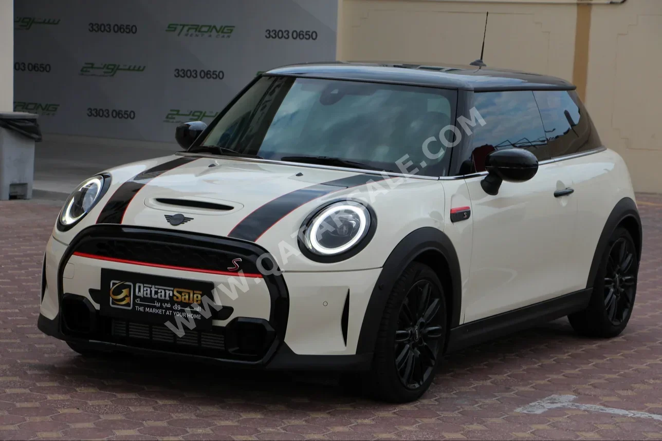 Mini  Cooper  S  2023  Automatic  9,000 Km  4 Cylinder  Front Wheel Drive (FWD)  Hatchback  Beige  With Warranty