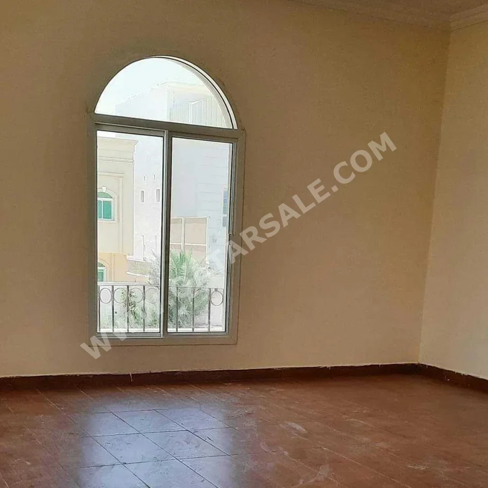 Studio  For Rent  in Al Wakrah -  Al Wukair  Not Furnished