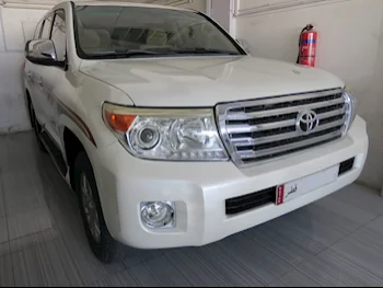 Toyota  Land Cruiser  GXR  2013  Automatic  297,000 Km  8 Cylinder  Four Wheel Drive (4WD)  SUV  White