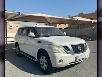 Nissan  Patrol  SE  2013  Automatic  372٬000 Km  8 Cylinder  Four Wheel Drive (4WD)  SUV  White