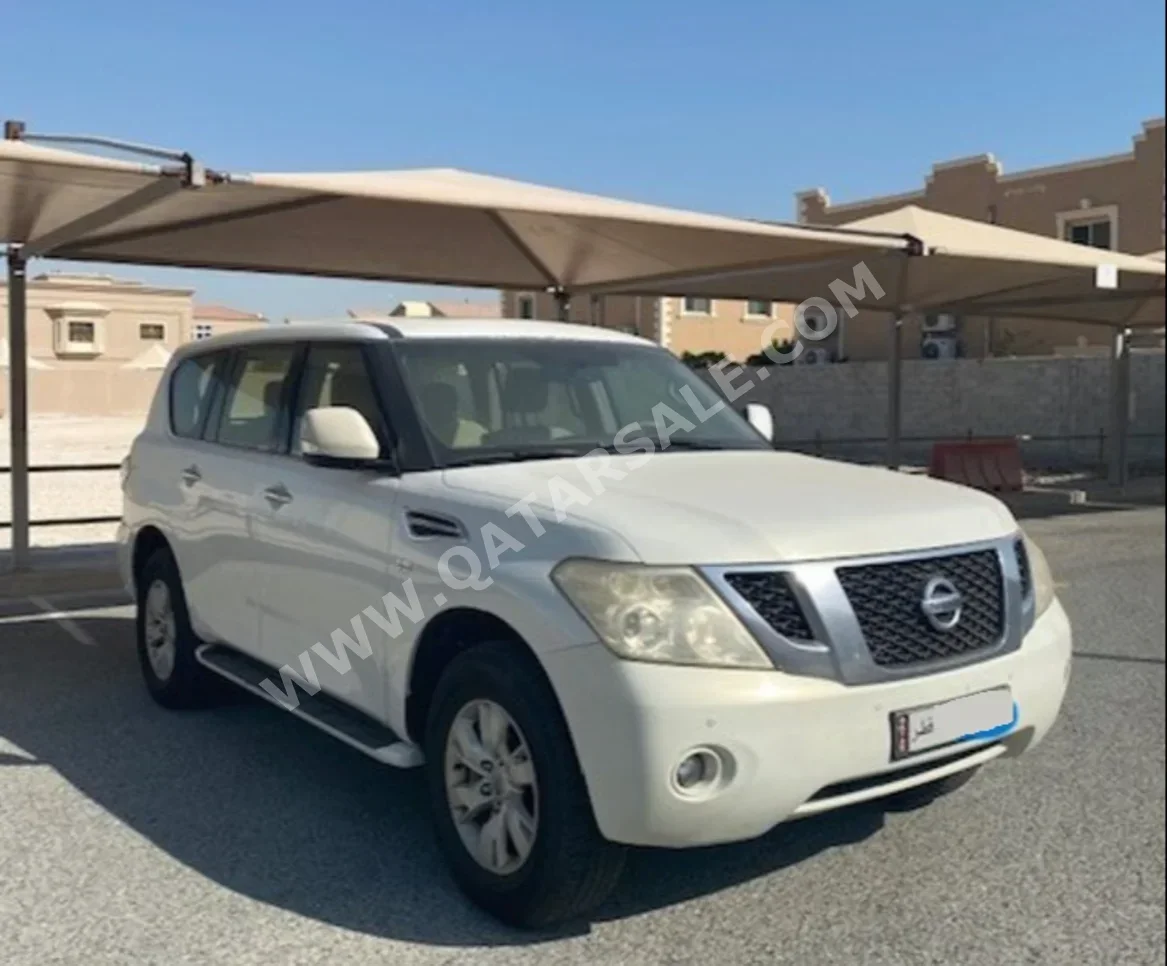 Nissan  Patrol  SE  2013  Automatic  372٬000 Km  8 Cylinder  Four Wheel Drive (4WD)  SUV  White