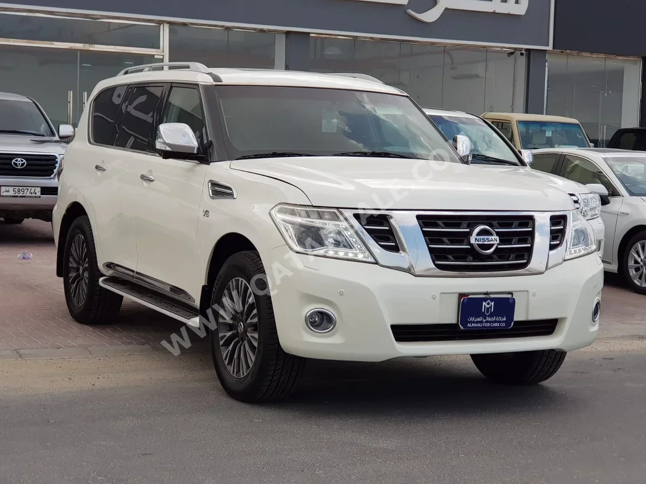 Nissan  Patrol  Platinum  2014  Automatic  158,000 Km  8 Cylinder  Four Wheel Drive (4WD)  SUV  White