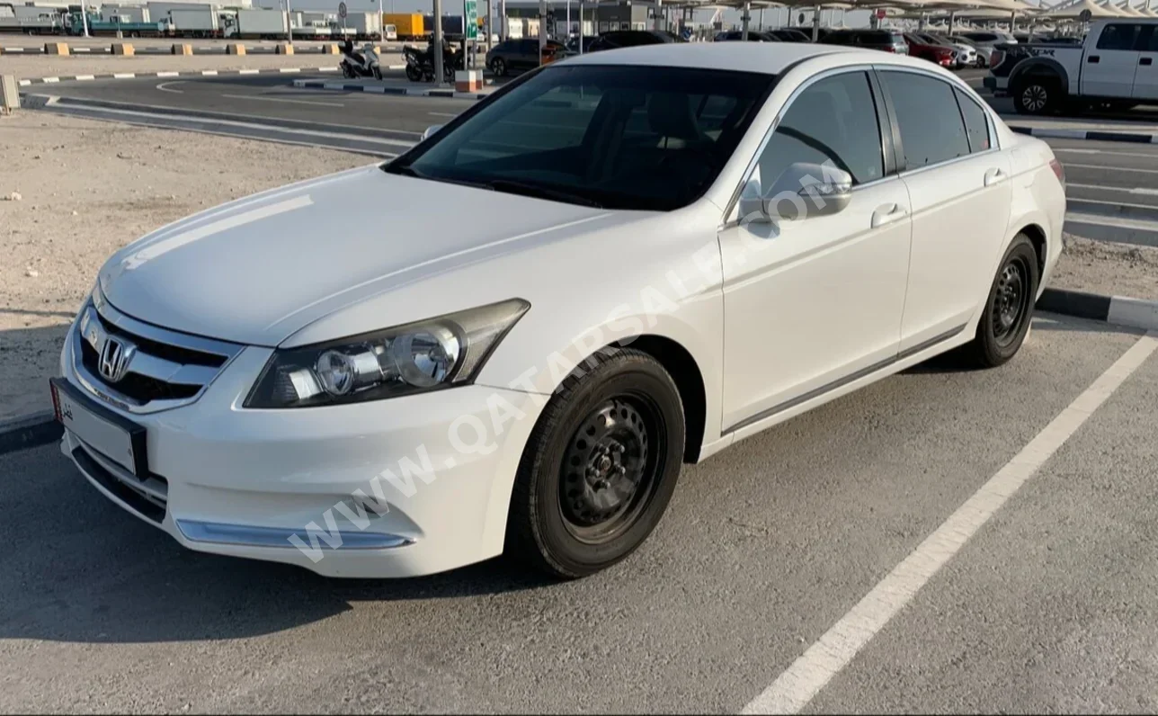 Honda  Accord  2012  Automatic  118,000 Km  4 Cylinder  Sedan  White