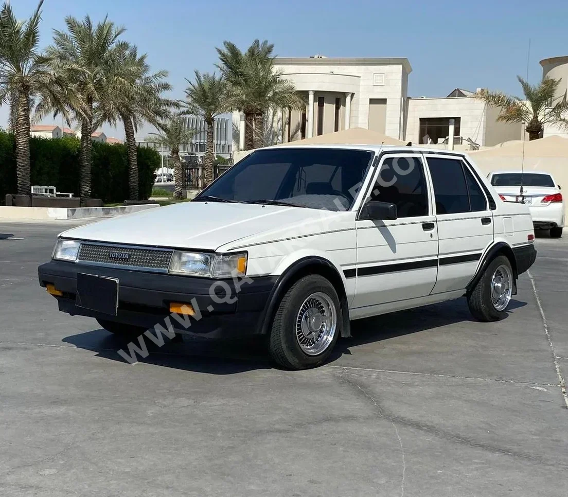 Toyota Corolla White 1987 For Sale in Qatar