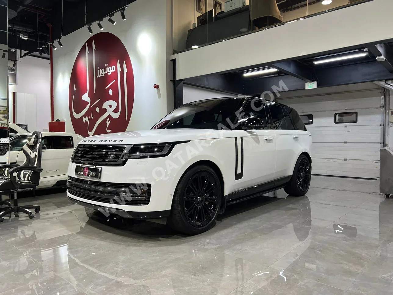 Land Rover  Range Rover  Vogue HSE  2023  Automatic  10,000 Km  8 Cylinder  Four Wheel Drive (4WD)  SUV  White  With Warranty