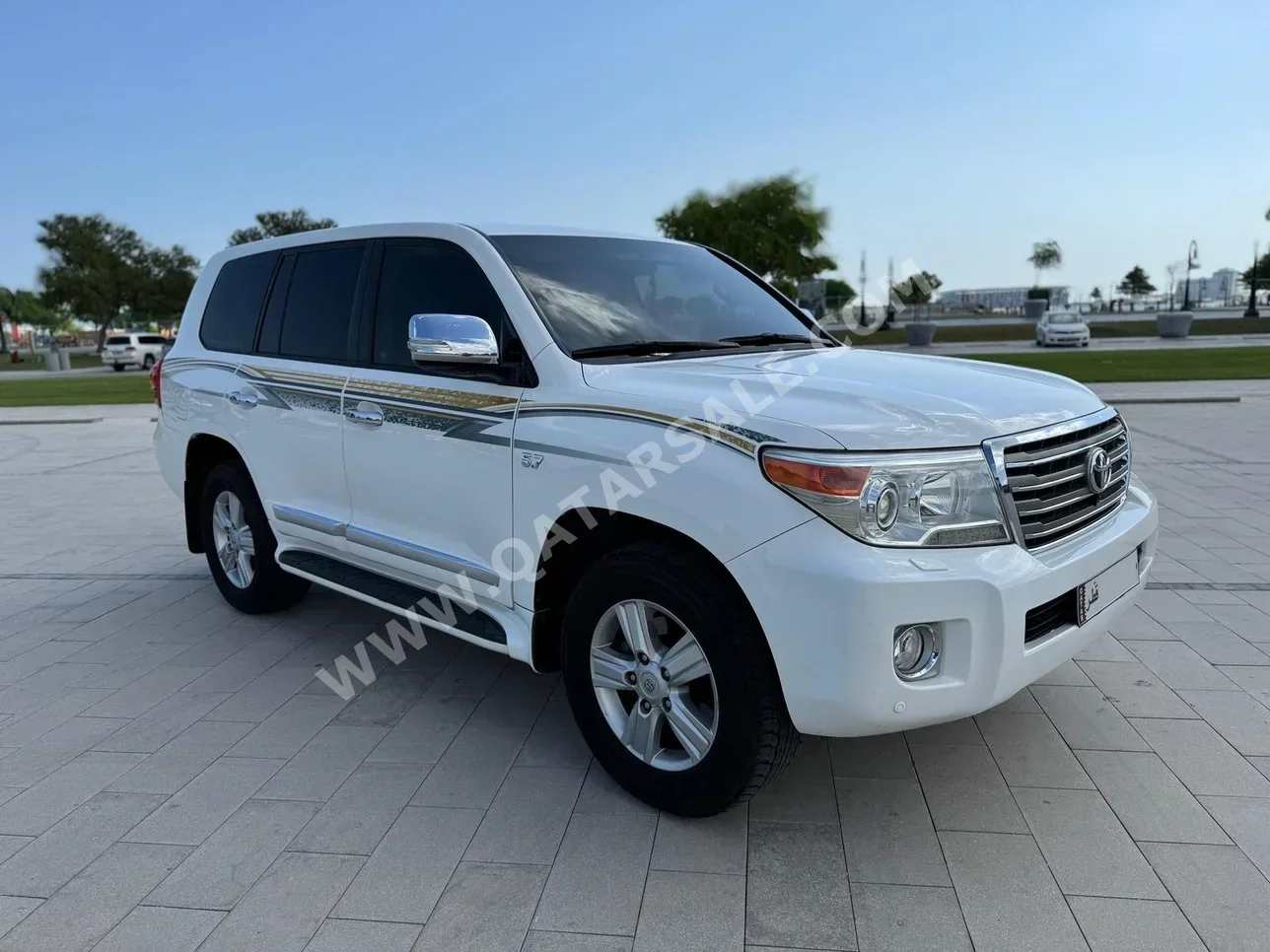  Toyota  Land Cruiser  VXR  2013  Automatic  419,000 Km  8 Cylinder  Four Wheel Drive (4WD)  SUV  White  With Warranty