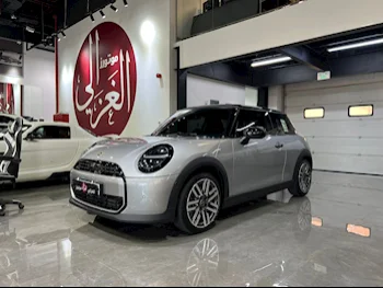 Mini  Cooper  2025  Automatic  1,000 Km  4 Cylinder  Front Wheel Drive (FWD)  Hatchback  Silver  With Warranty