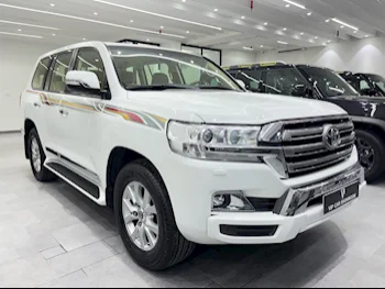 Toyota  Land Cruiser  GXR  2017  Automatic  193٬000 Km  8 Cylinder  Four Wheel Drive (4WD)  SUV  White