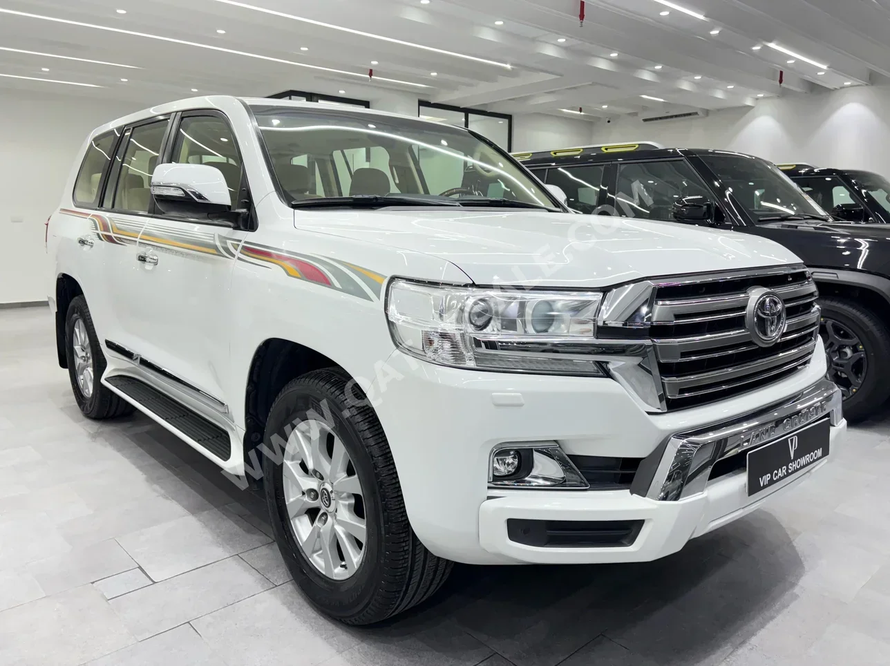 Toyota  Land Cruiser  GXR  2017  Automatic  193٬000 Km  8 Cylinder  Four Wheel Drive (4WD)  SUV  White