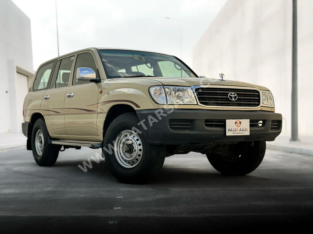 Toyota  Land Cruiser  GX  2001  Manual  582,000 Km  6 Cylinder  Four Wheel Drive (4WD)  SUV  Beige