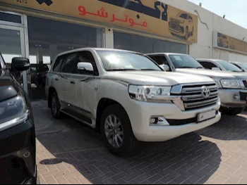 Toyota  Land Cruiser  VXR  2017  Automatic  157,000 Km  8 Cylinder  Four Wheel Drive (4WD)  SUV  White