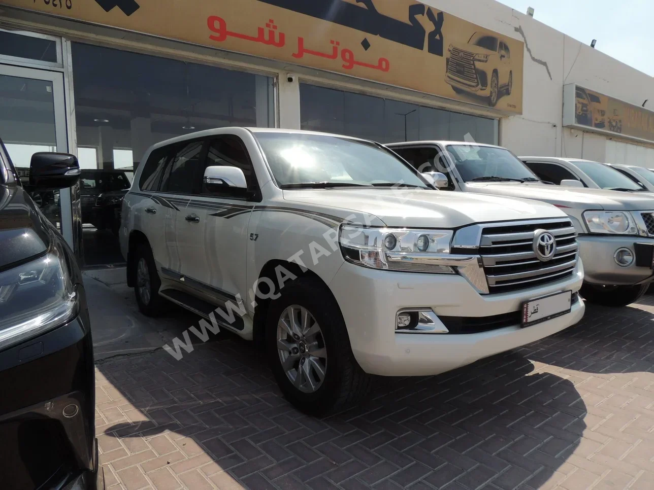 Toyota  Land Cruiser  VXR  2017  Automatic  157,000 Km  8 Cylinder  Four Wheel Drive (4WD)  SUV  White