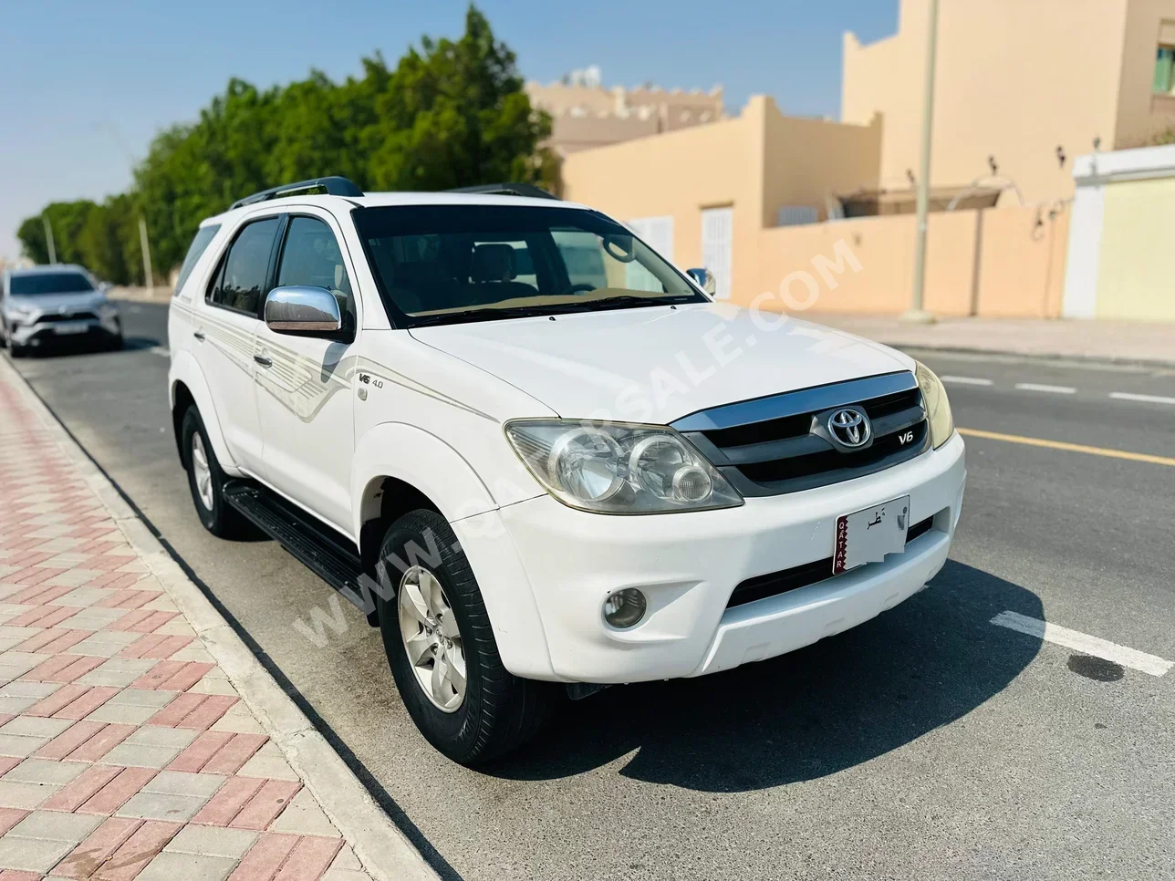 Toyota  Fortuner  2007  Automatic  426,000 Km  4 Cylinder  Four Wheel Drive (4WD)  SUV  White