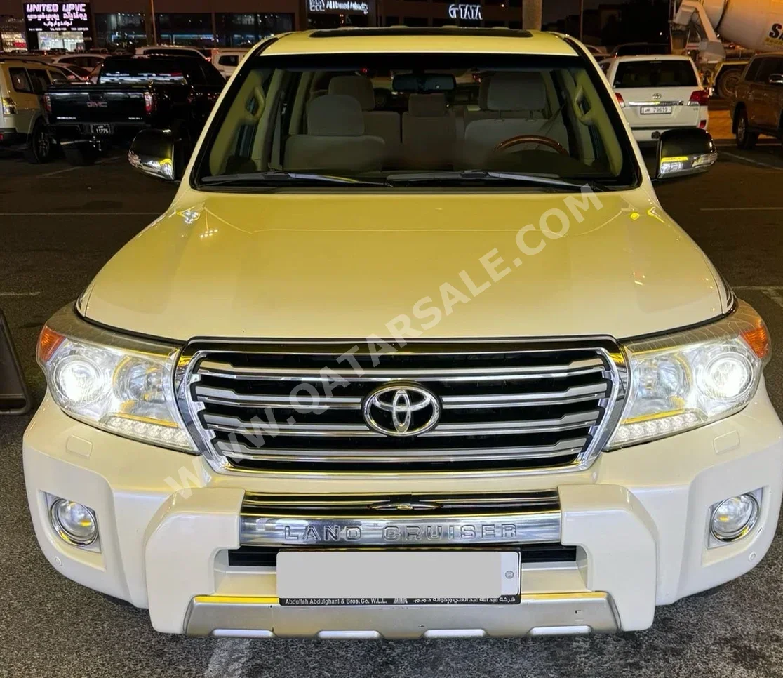 Toyota  Land Cruiser  GXR - Limited  2015  Automatic  171,000 Km  8 Cylinder  Four Wheel Drive (4WD)  SUV  Pearl