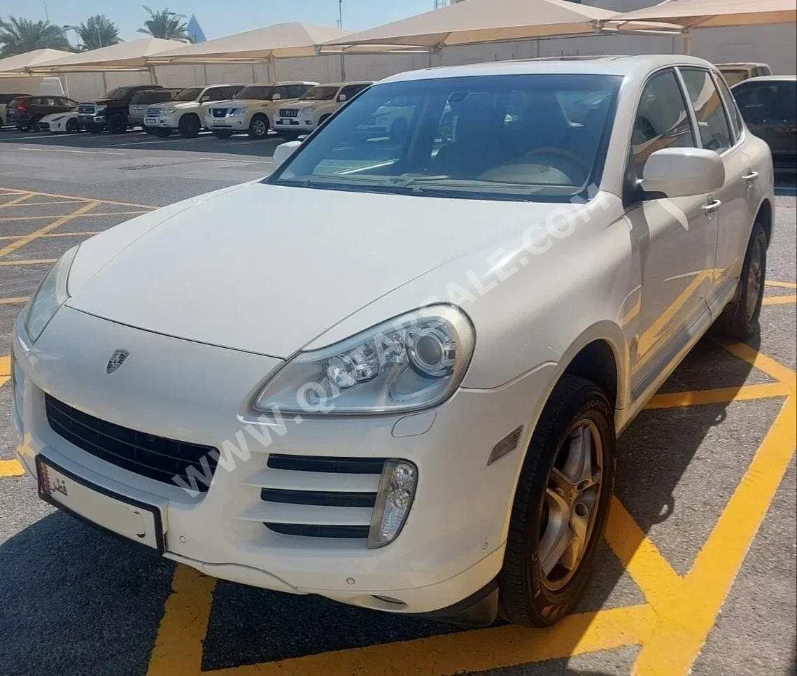 Porsche  Cayenne  2010  Automatic  138,000 Km  6 Cylinder  All Wheel Drive (AWD)  SUV  White