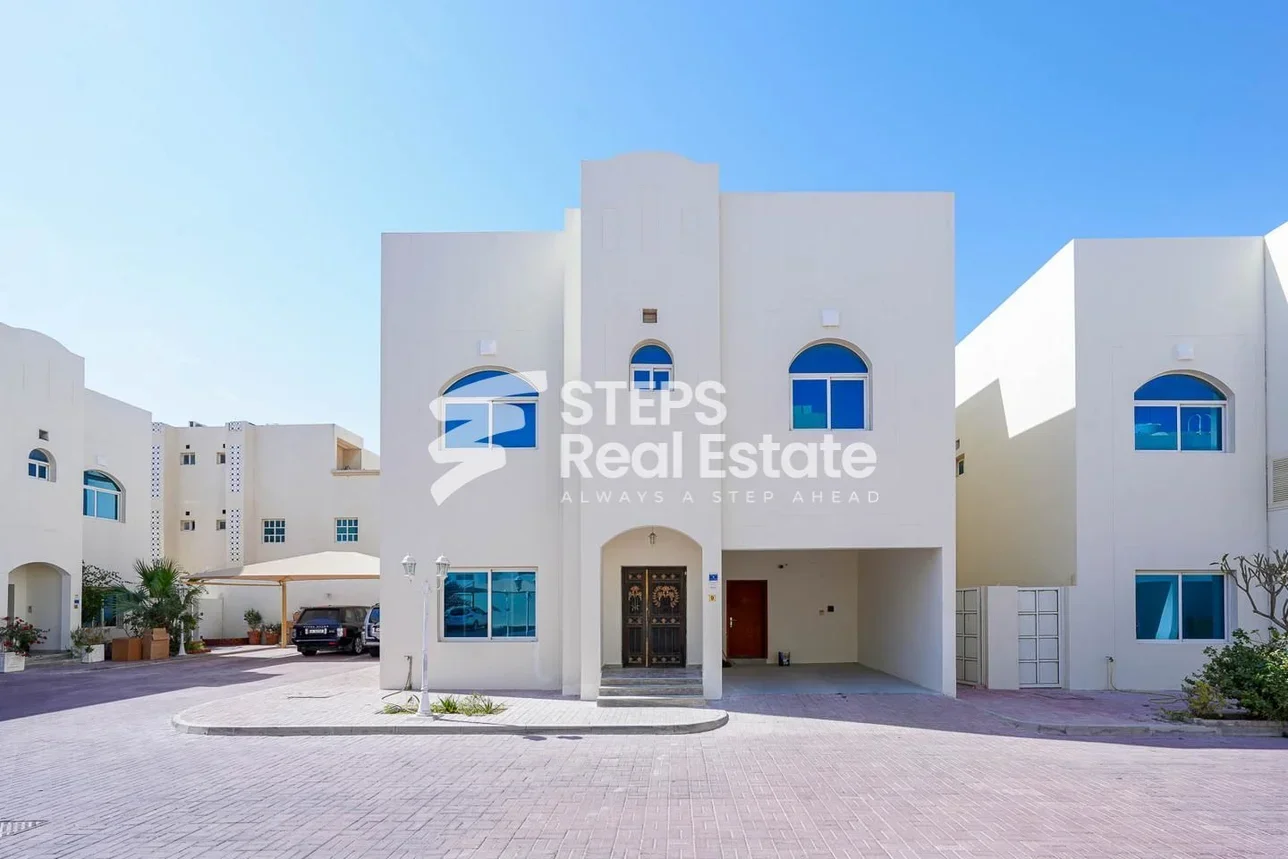 Family Residential  - Not Furnished  - Al Rayyan  - Al Aziziyah  - 4 Bedrooms