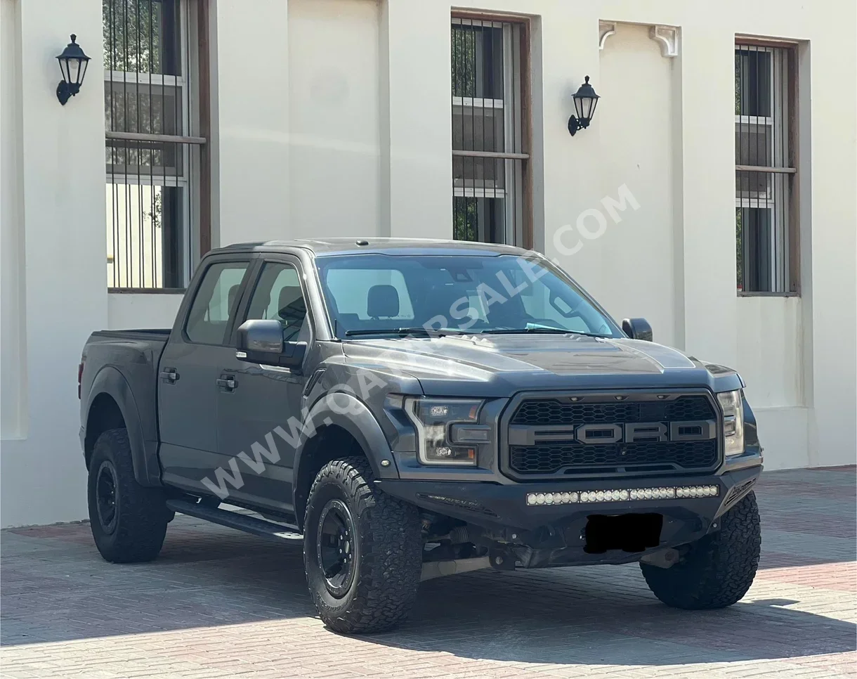 Ford  Raptor  SVT  2017  Automatic  145,000 Km  8 Cylinder  Four Wheel Drive (4WD)  Pick Up  Gray