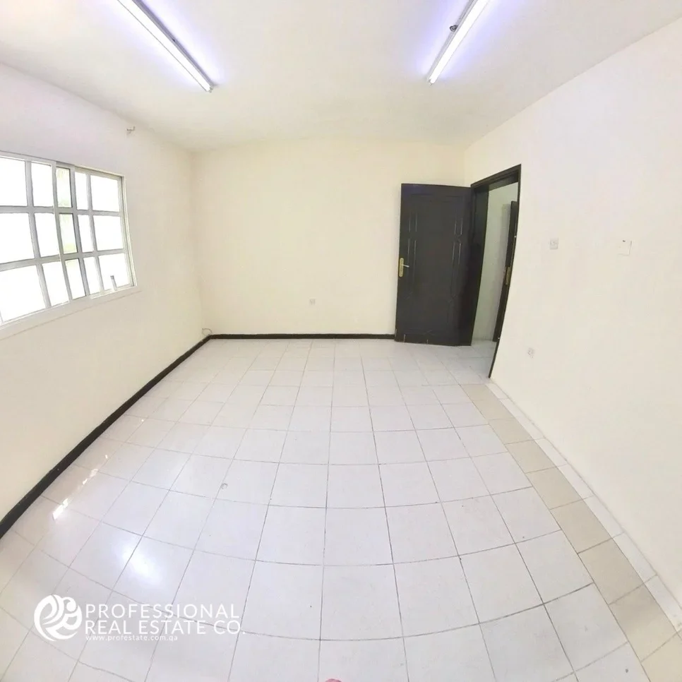 1 Bedrooms  Studio  in Doha -  Al Duhail  Not Furnished