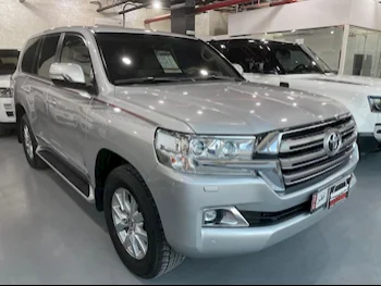 Toyota  Land Cruiser  GXR  2019  Automatic  198,000 Km  6 Cylinder  Four Wheel Drive (4WD)  SUV  Silver