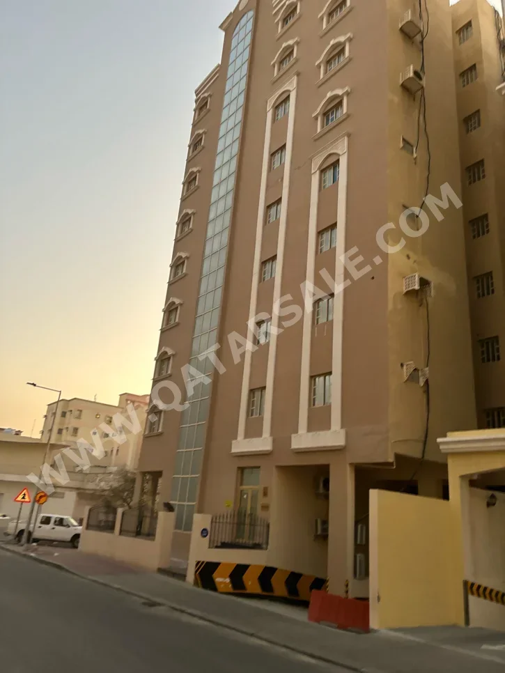 Buildings, Towers & Compounds - Family Residential  - Doha  - Al Mansoura  For Sale  For Rent