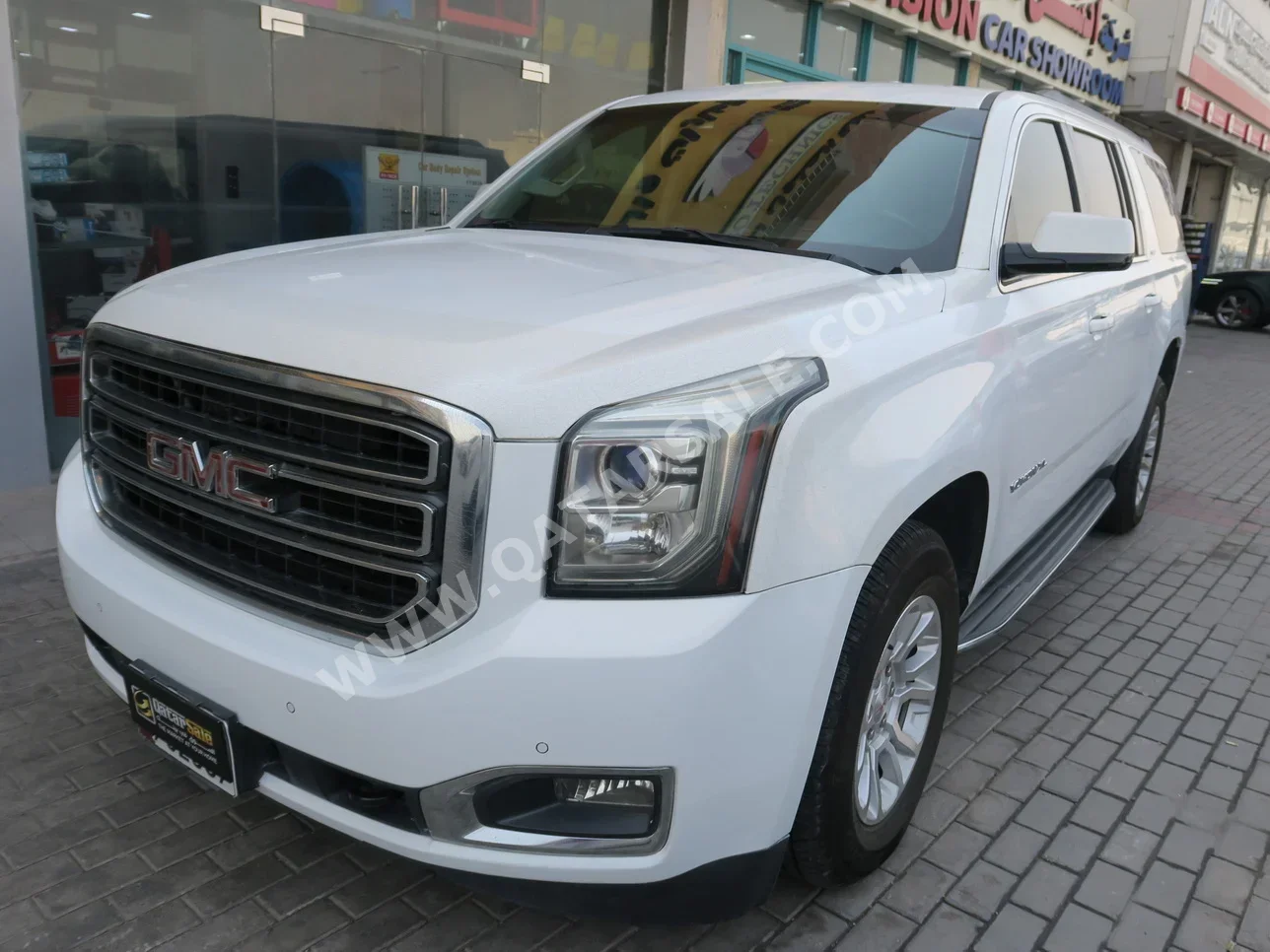 GMC  Yukon  XL  2016  Automatic  223,000 Km  8 Cylinder  Four Wheel Drive (4WD)  SUV  White