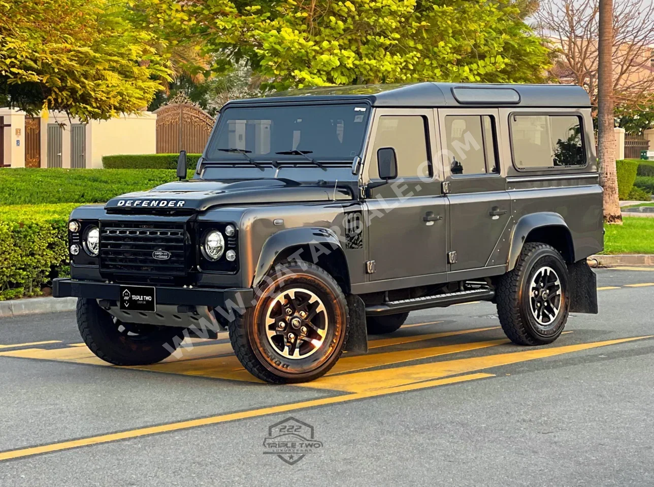 Land Rover  Defender  2016  Automatic  19,400 Km  6 Cylinder  Four Wheel Drive (4WD)  SUV  Black